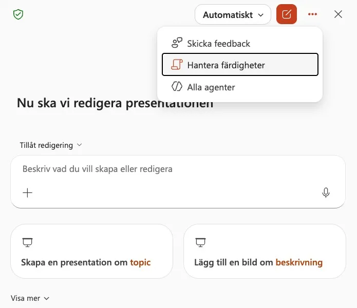 Copilot-panelen i PowerPoint med menyn under de tre prickarna öppen och Hantera färdigheter markerat